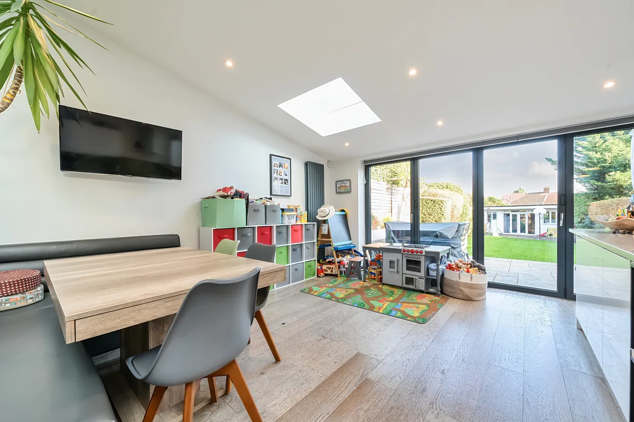 Brycedale Crescent, Southgate, N14 photo 9