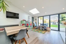 Brycedale Crescent, Southgate, N14 photo 9