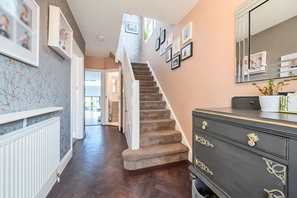Brycedale Crescent, Southgate, N14 photo 14