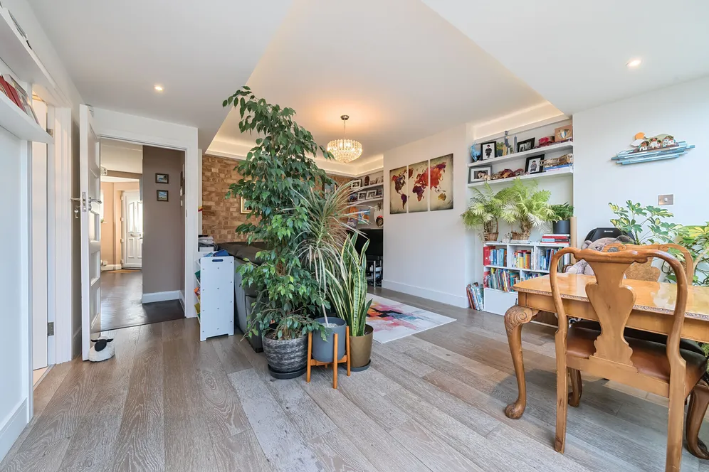 Brycedale Crescent, Southgate, N14 photo 15