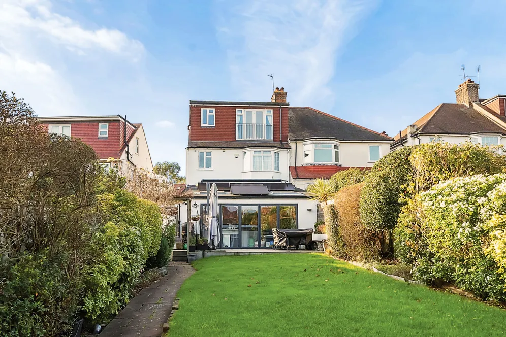 Brycedale Crescent, Southgate, N14 photo 16