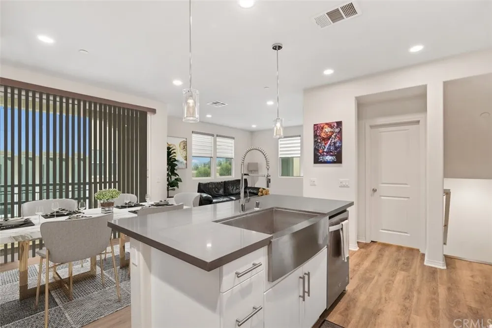 2454 S Loom Ct, Anaheim, CA 92802