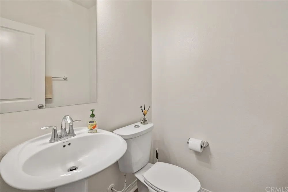 2454 S Loom Ct, Anaheim, CA 92802