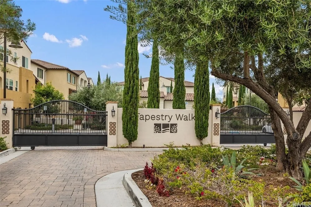 2454 S Loom Ct, Anaheim, CA 92802