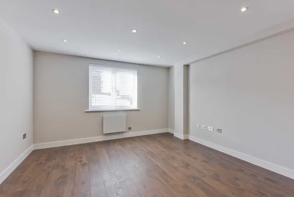 Church Street, Walton-On-Thames, KT12 photo 4