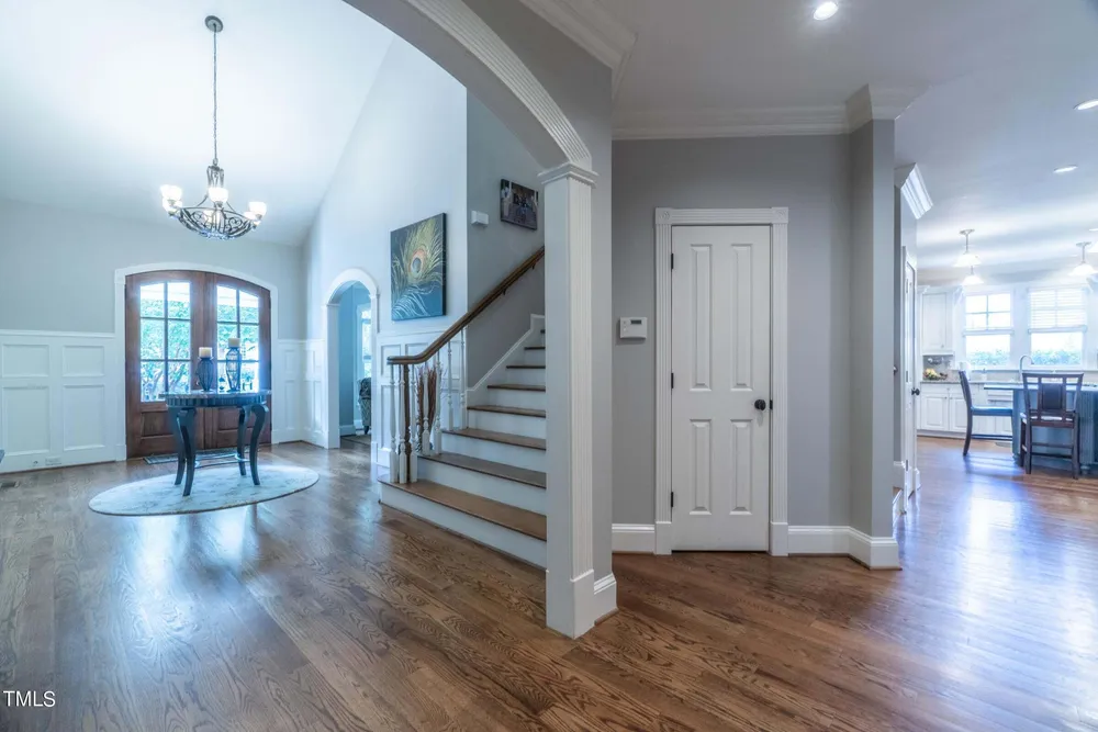 2704 Saint Marys St, Raleigh, NC 27609