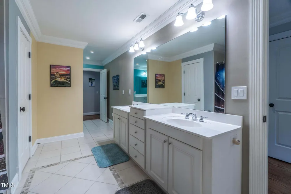 2704 Saint Marys St, Raleigh, NC 27609