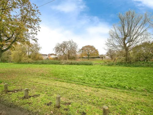 Dovedale Gardens, Holland-On-Sea, Clacton-On-Seaphoto