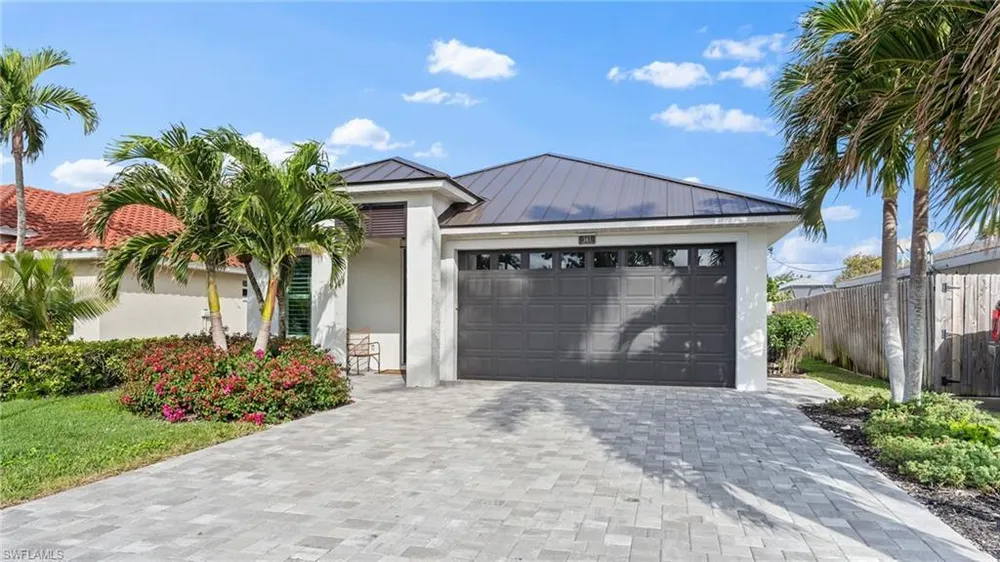 561 94th Ave N, Naples, FL 34108