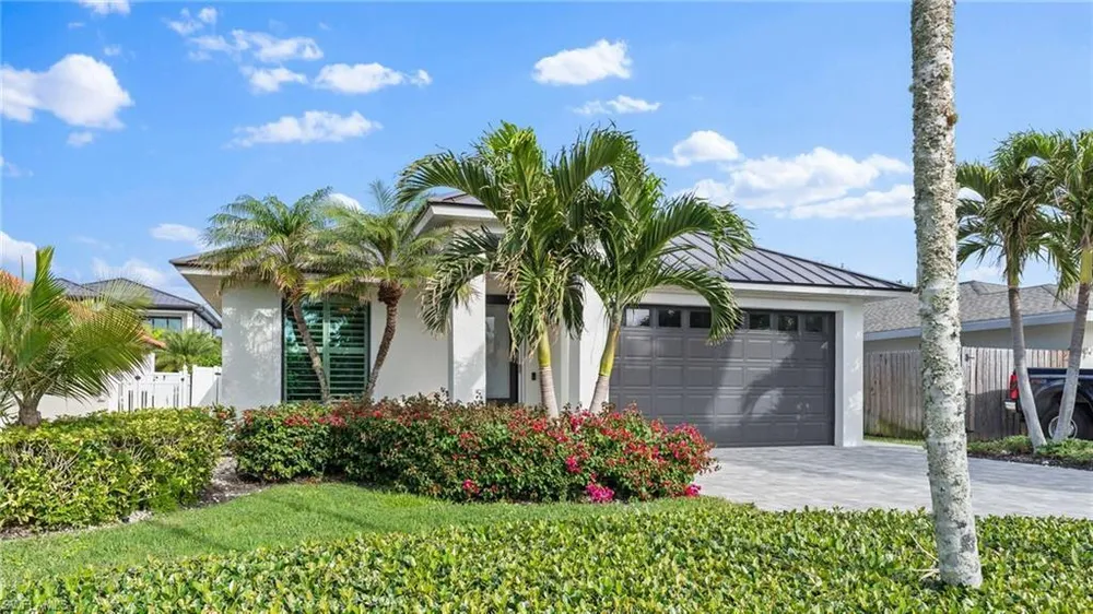 561 94th Ave N, Naples, FL 34108