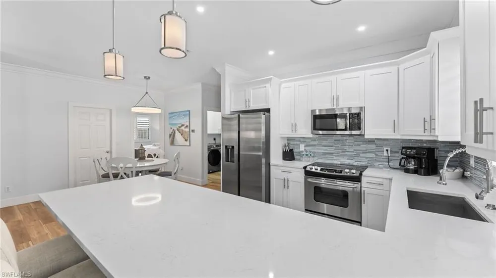 561 94th Ave N, Naples, FL 34108