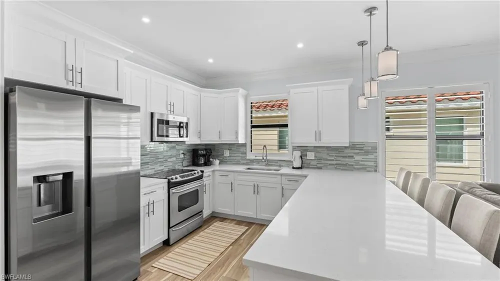 561 94th Ave N, Naples, FL 34108