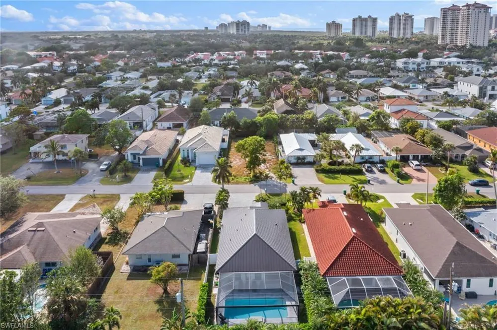 561 94th Ave N, Naples, FL 34108