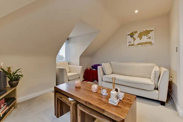 Queens Road, Weybridge, KT13 photo 3
