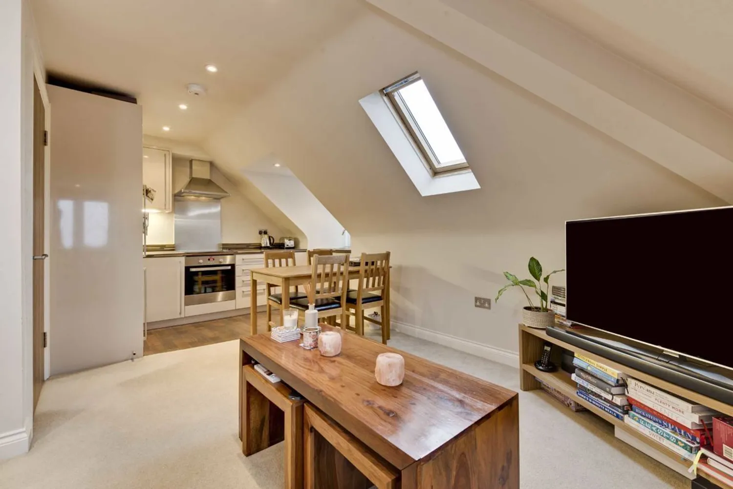 Queens Road, Weybridge, KT13 photo 4