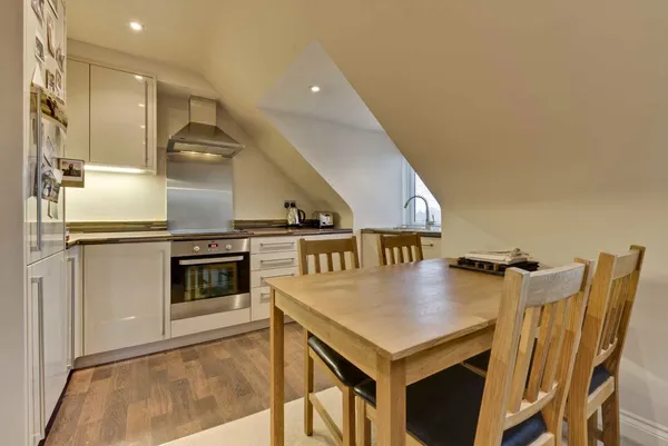 Queens Road, Weybridge, KT13 photo 5
