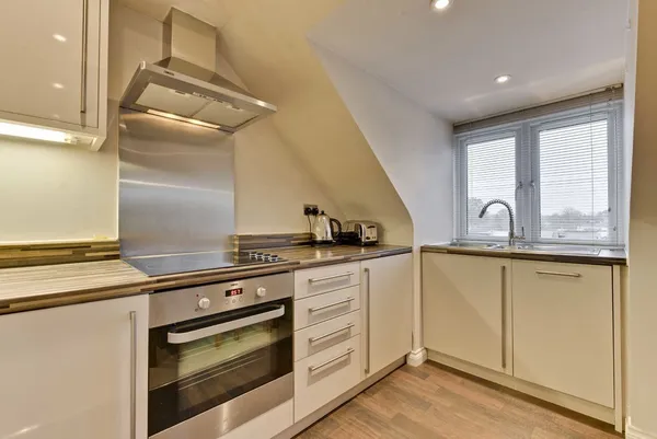 Queens Road, Weybridge, KT13 photo 6