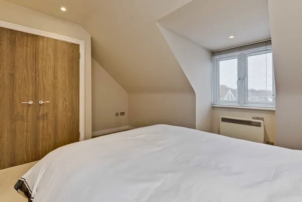 Queens Road, Weybridge, KT13 photo 8