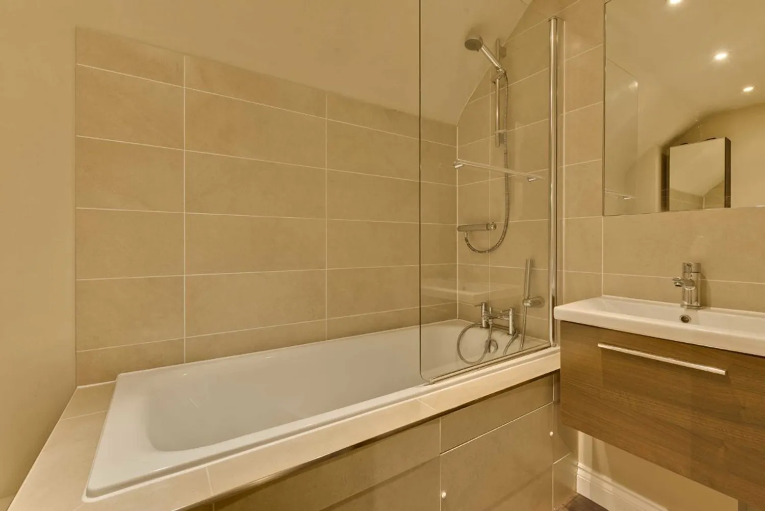 Queens Road, Weybridge, KT13 photo 9