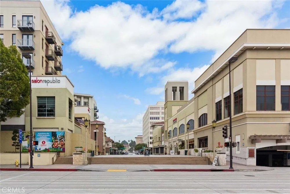 395 S Oakland Ave, Pasadena, CA 91101