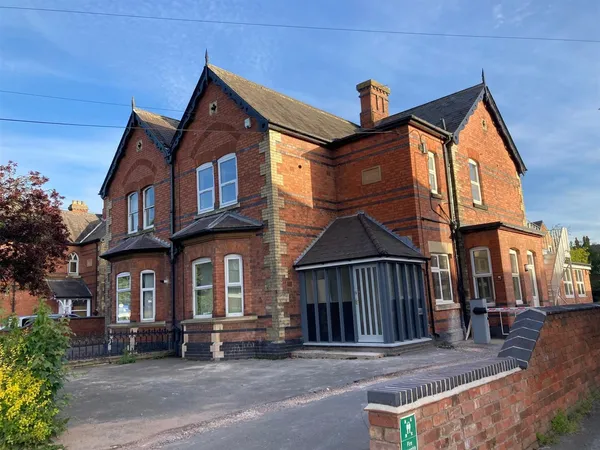 LAURIEKNOWE VILLA, ASFORDBY ROAD, MELTON MOWBRAY