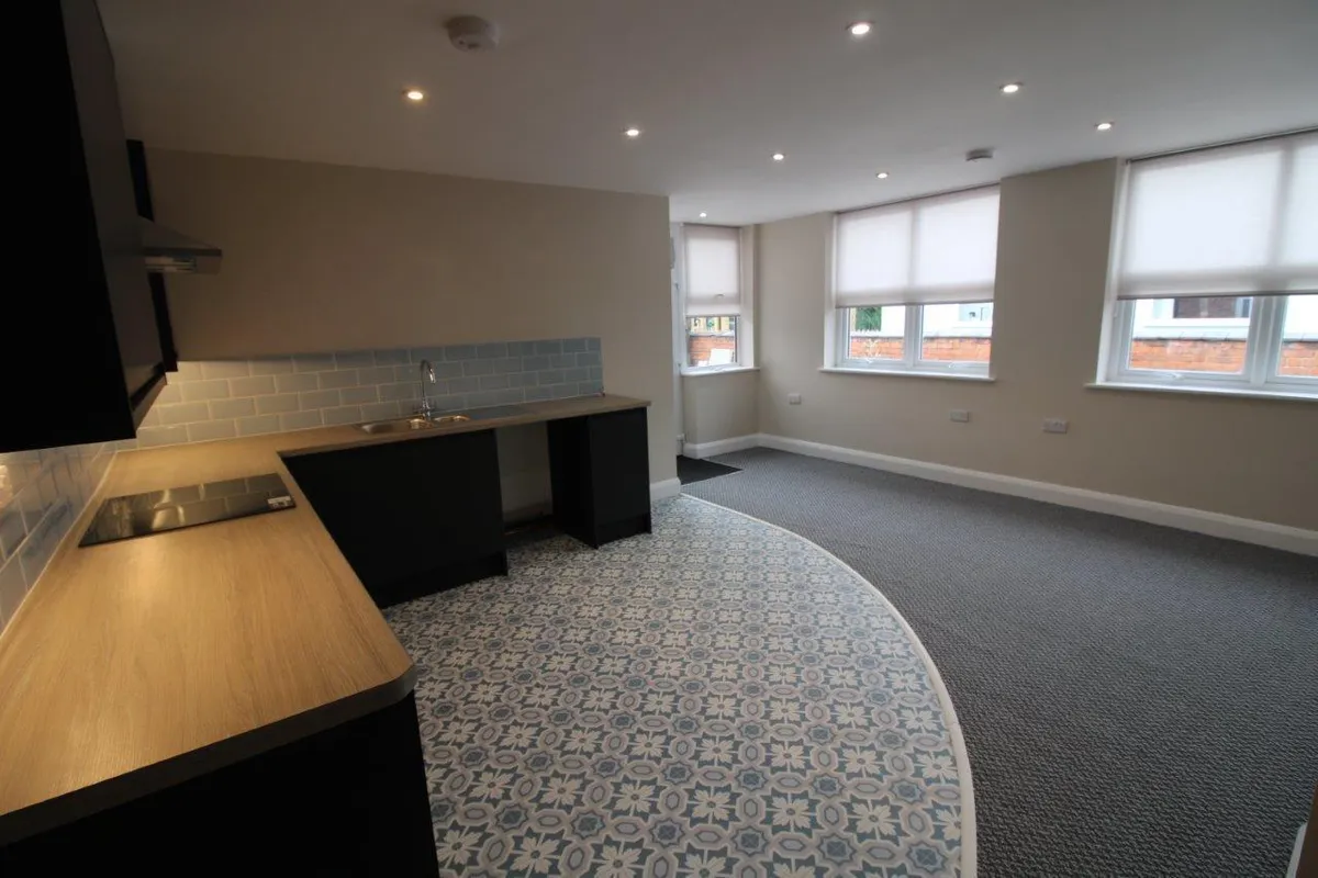 LAURIEKNOWE VILLA, ASFORDBY ROAD, MELTON MOWBRAY