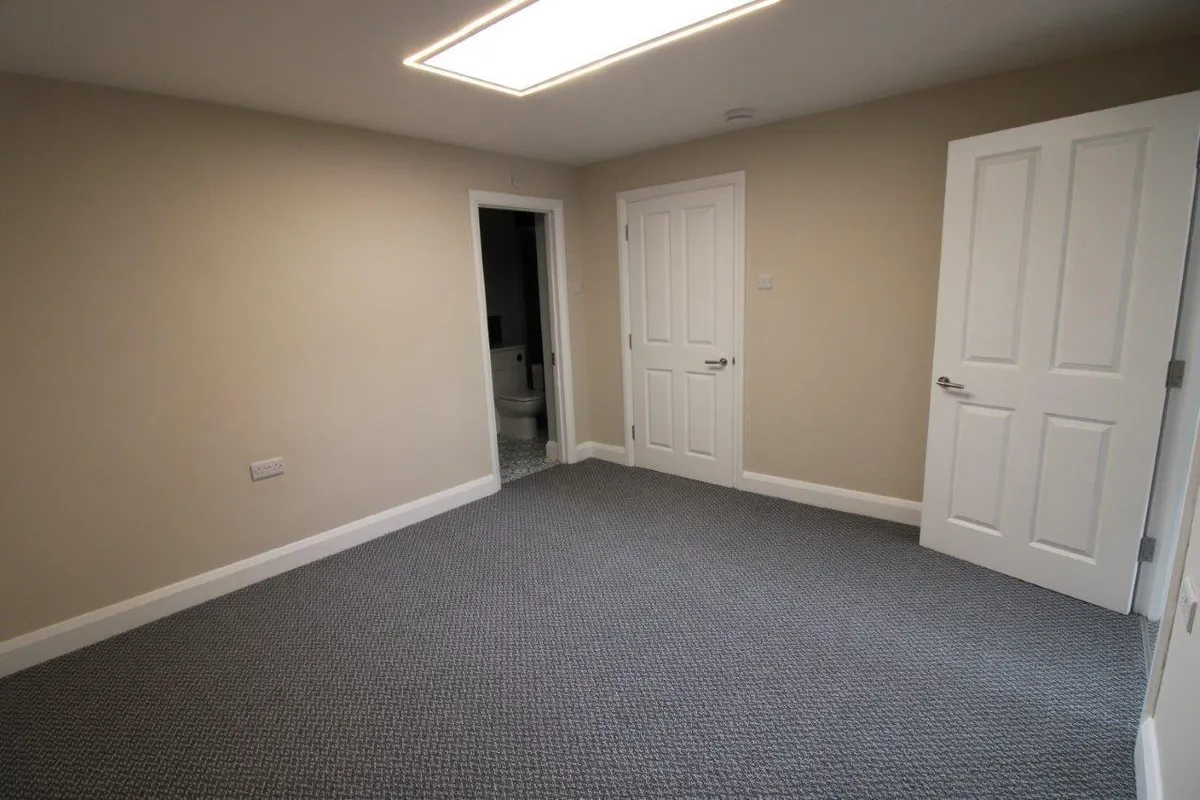 LAURIEKNOWE VILLA, ASFORDBY ROAD, MELTON MOWBRAY
