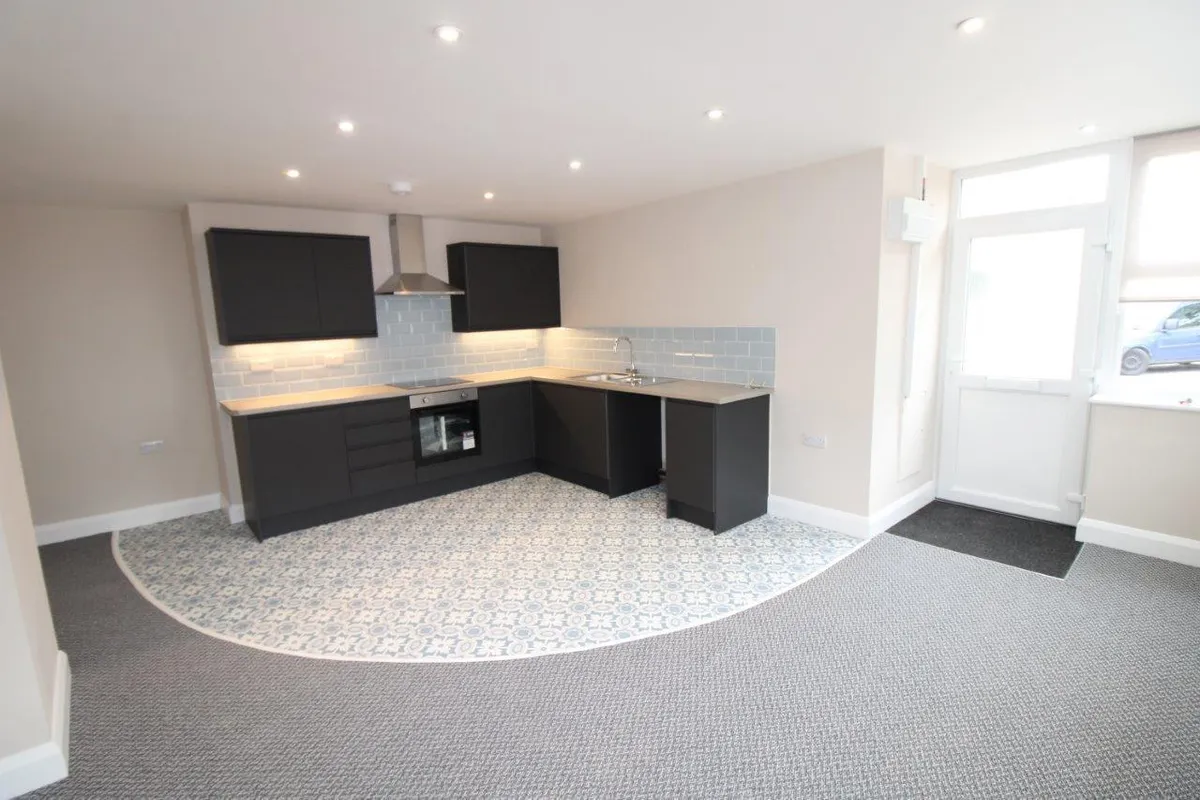 LAURIEKNOWE VILLA, ASFORDBY ROAD, MELTON MOWBRAY