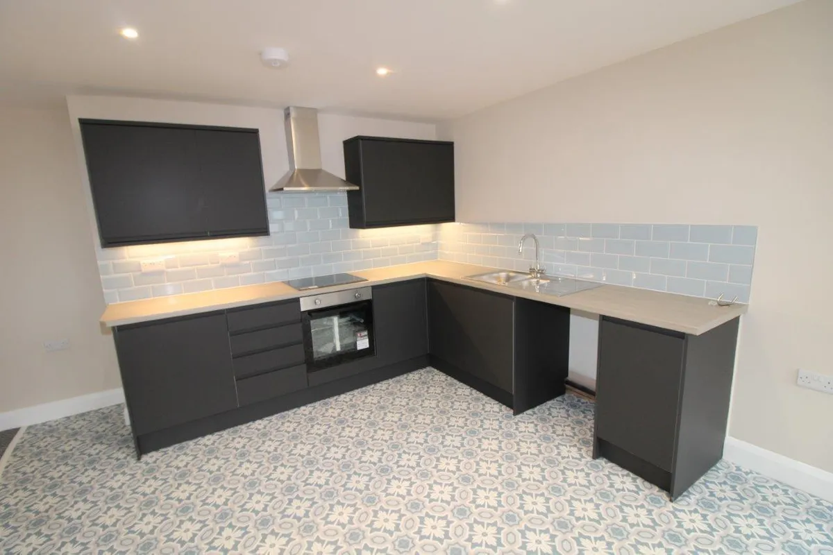LAURIEKNOWE VILLA, ASFORDBY ROAD, MELTON MOWBRAY