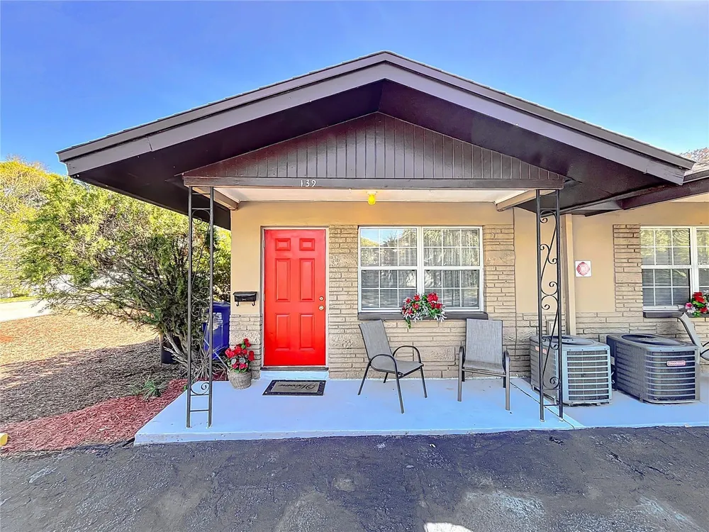 139 SE Jefferson Circle N, St Petersburg, FL 33703