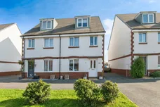 Lace Crescent, TIVERTON