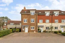 Hunters Place, Hindhead, GU26 photo 1