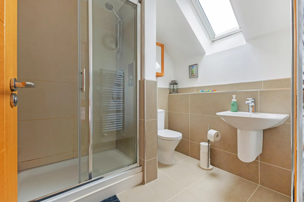 Hunters Place, Hindhead, GU26 photo 8