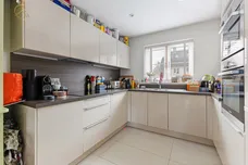 Hunters Place, Hindhead, GU26 photo 3