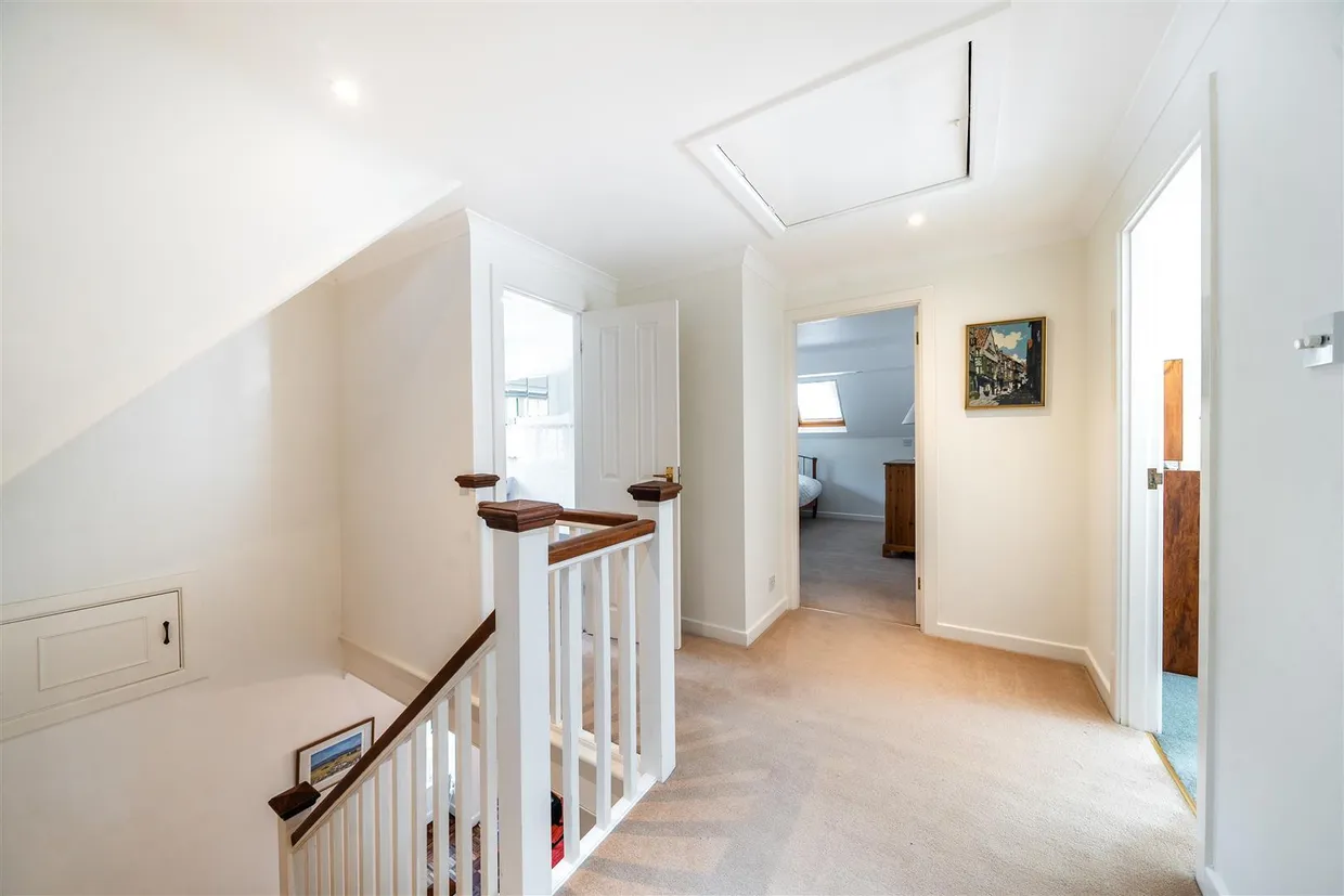 Littleworth Road, The Sands, Seale, Farnham, GU10 photo 9