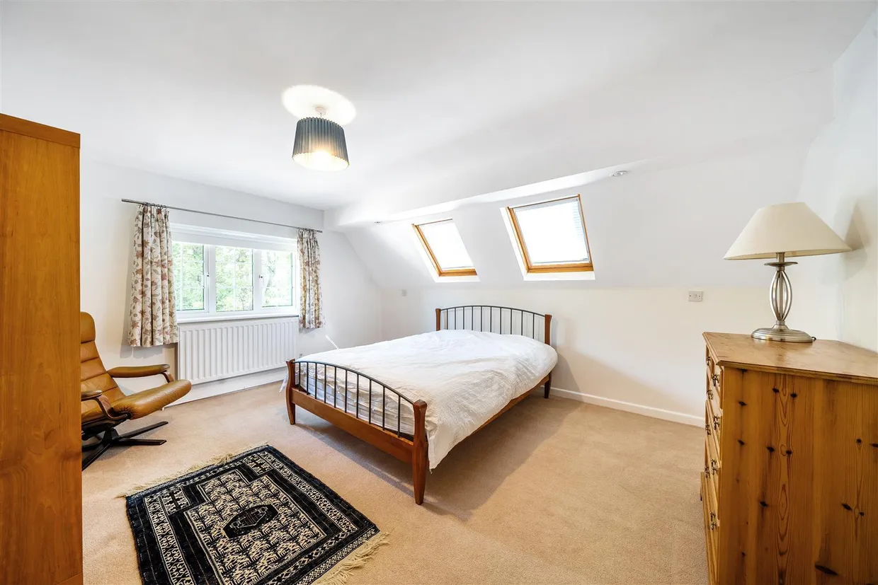 Littleworth Road, The Sands, Seale, Farnham, GU10 photo 10