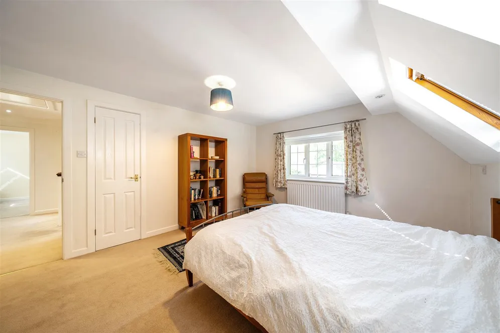Littleworth Road, The Sands, Seale, Farnham, GU10 photo 6