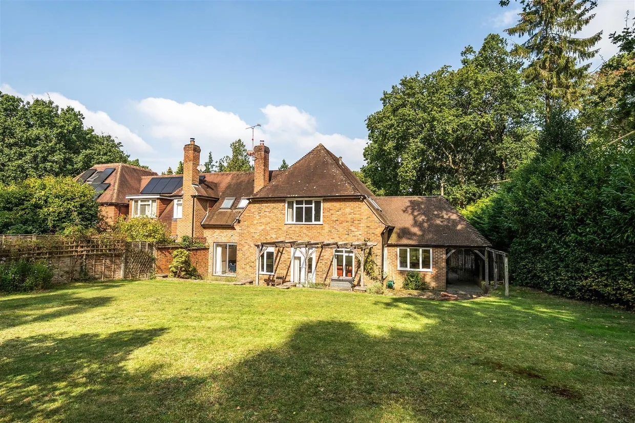 Littleworth Road, The Sands, Seale, Farnham, GU10 photo 8