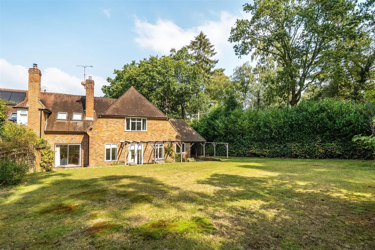 Littleworth Road, The Sands, Seale, Farnham, GU10 photo 16