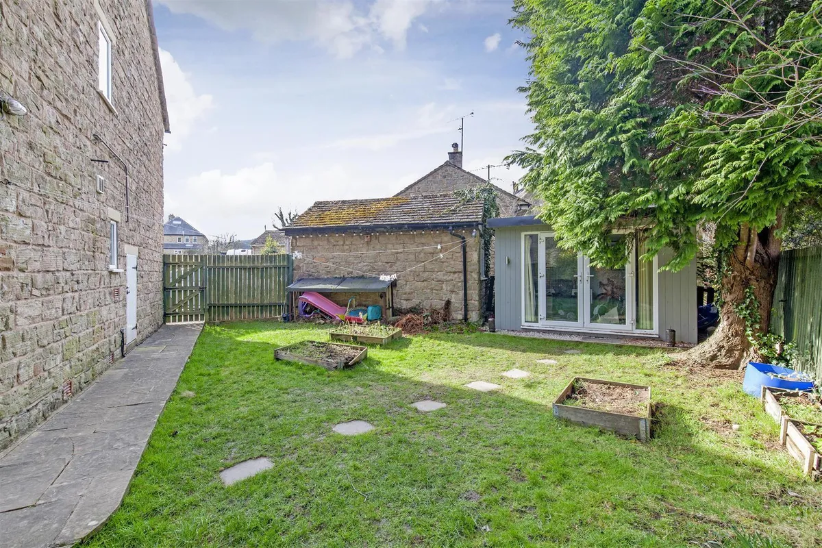 Derwent Close, Grindleford, Hope Valley