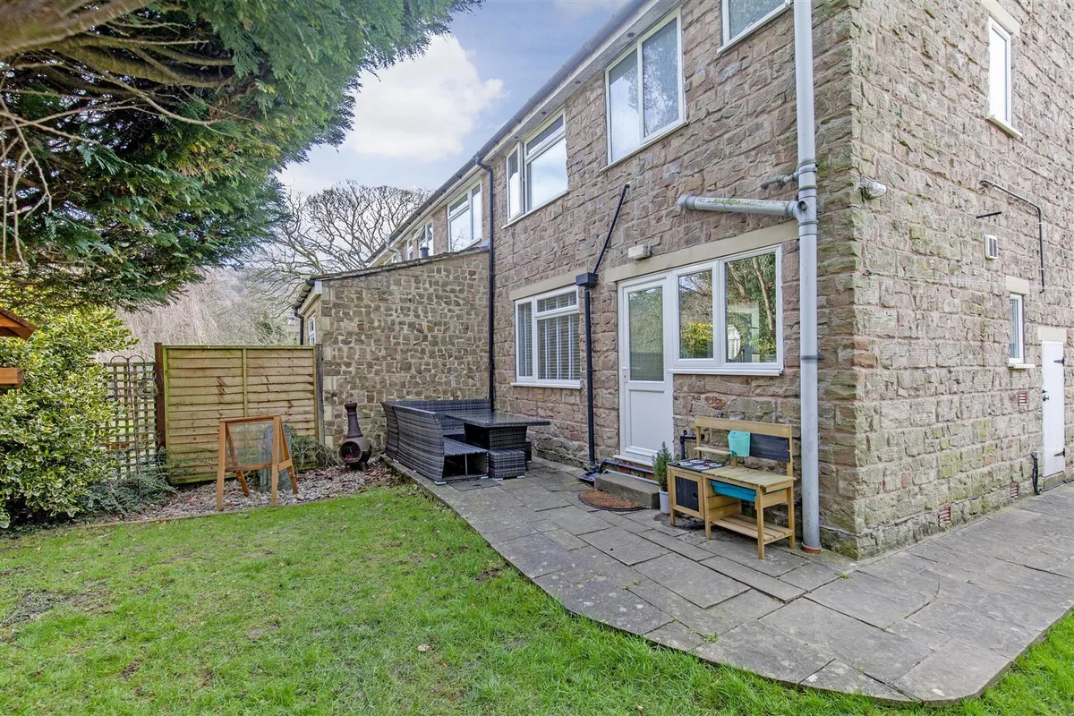 Derwent Close, Grindleford, Hope Valley