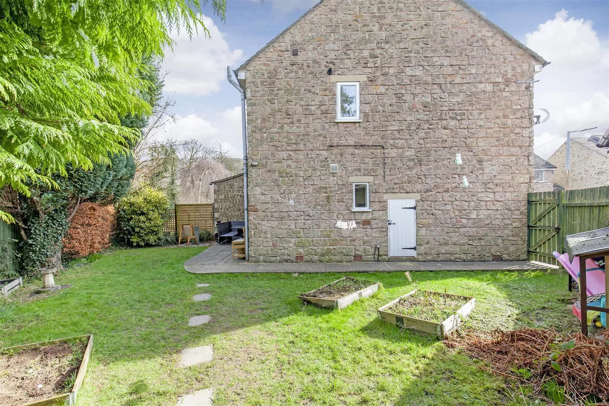 Derwent Close, Grindleford, Hope Valley
