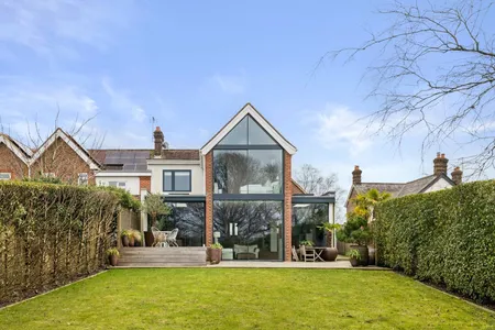 Queensbury Cottages, Tanyard Lane, RH17