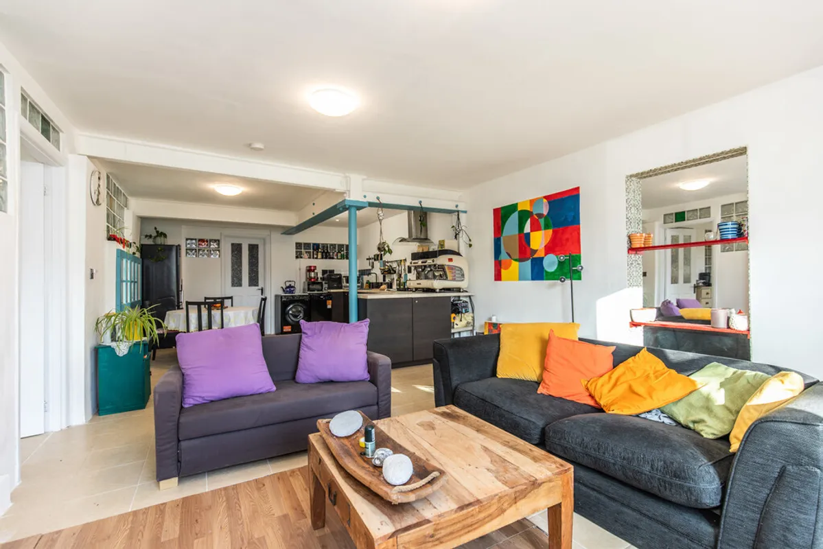 Clarence Square, Brighton, BN1 1ED