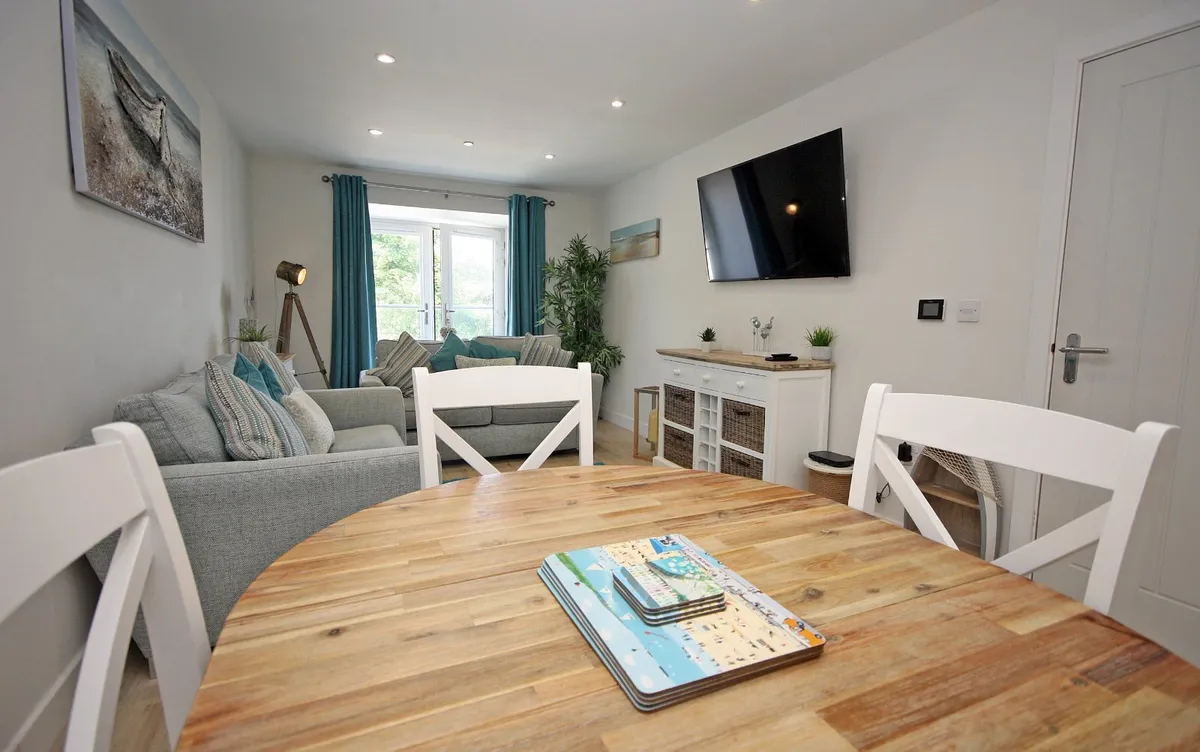 Beach Road, Benllech, Tyn-y-Gongl, Isle of Anglesey, LL74