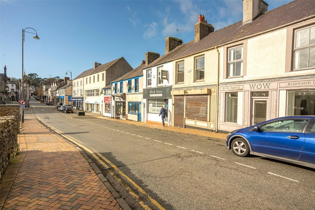 Bridge Street, Llangefni, Sir Ynys Mon, LL77