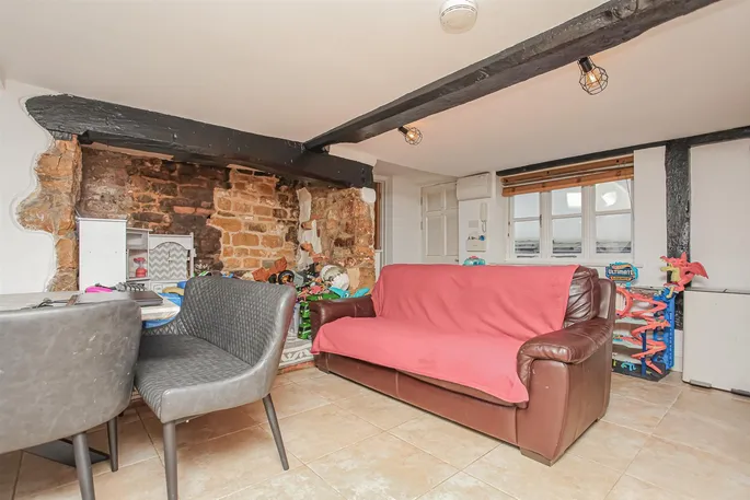 Property carousel image 3