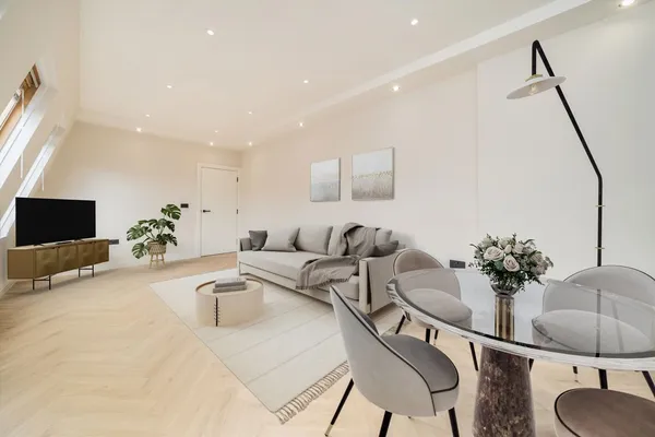 Baker Street, Weybridge, KT13 photo 2