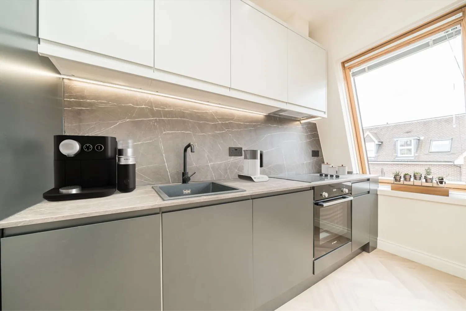 Baker Street, Weybridge, KT13 photo 3
