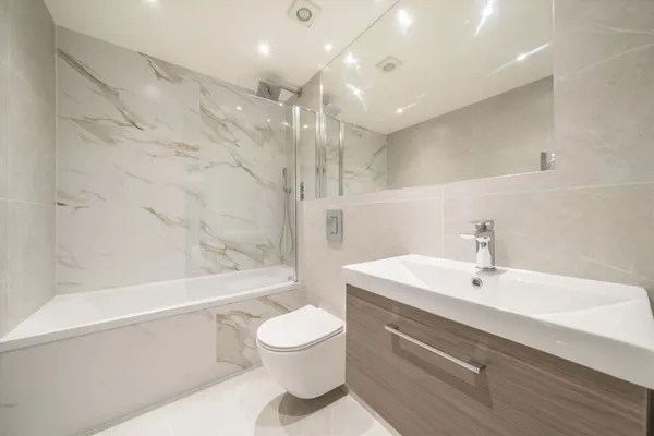 Baker Street, Weybridge, KT13 photo 5